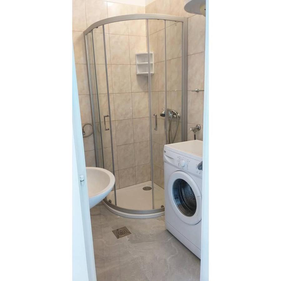 Apartment Sara โตรกีร์ ภายนอก รูปภาพ