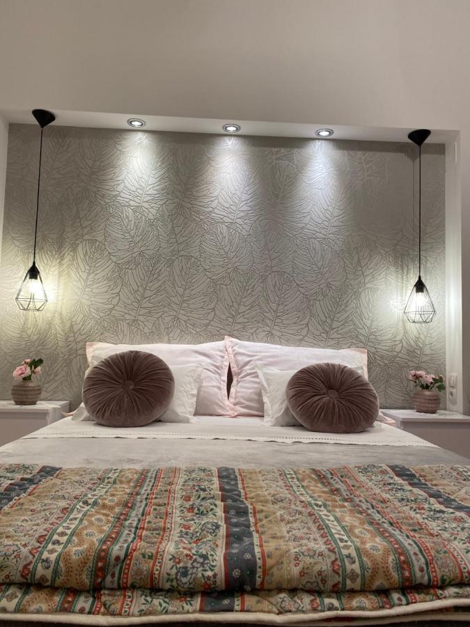 Apartment Sara โตรกีร์ ภายนอก รูปภาพ