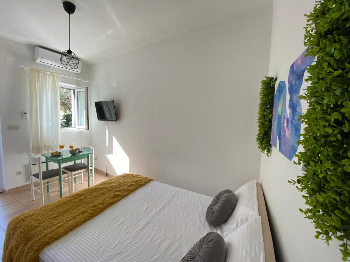 Apartment Sara โตรกีร์ ภายนอก รูปภาพ