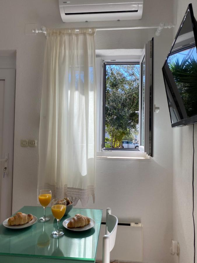 Apartment Sara โตรกีร์ ภายนอก รูปภาพ