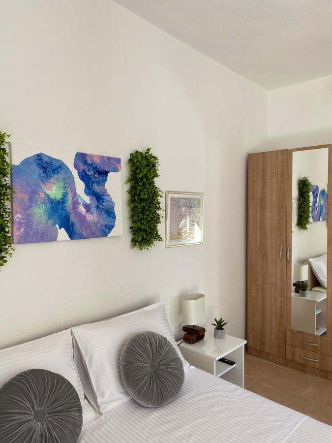 Apartment Sara โตรกีร์ ภายนอก รูปภาพ