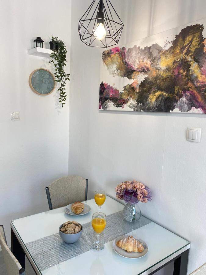Apartment Sara โตรกีร์ ภายนอก รูปภาพ