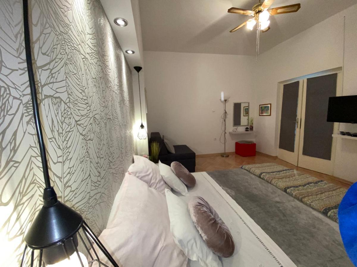 Apartment Sara โตรกีร์ ภายนอก รูปภาพ