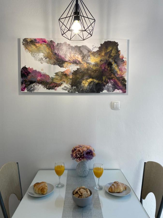 Apartment Sara โตรกีร์ ภายนอก รูปภาพ
