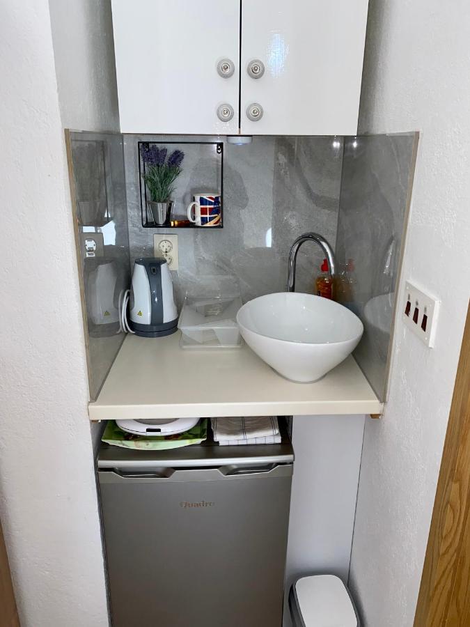 Apartment Sara โตรกีร์ ภายนอก รูปภาพ