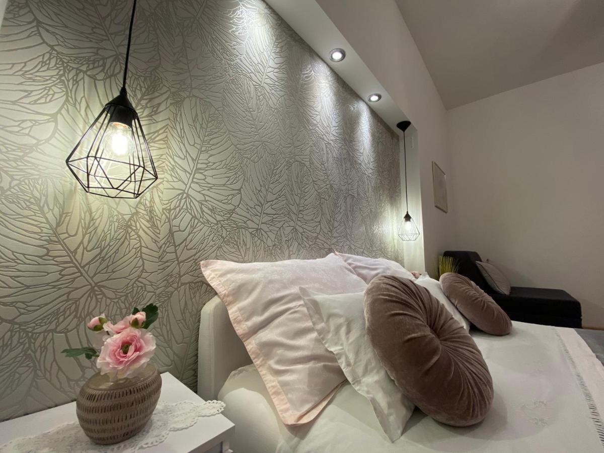 Apartment Sara โตรกีร์ ภายนอก รูปภาพ