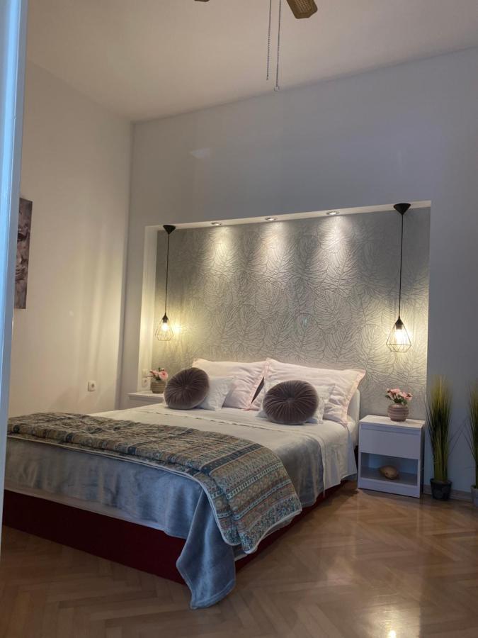 Apartment Sara โตรกีร์ ภายนอก รูปภาพ