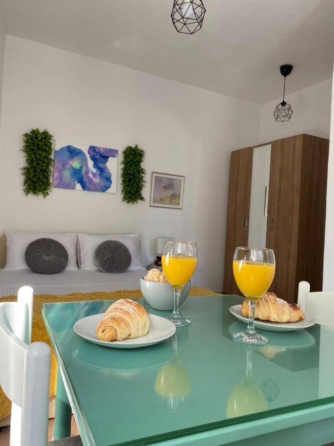 Apartment Sara โตรกีร์ ภายนอก รูปภาพ