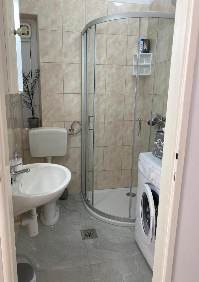 Apartment Sara โตรกีร์ ภายนอก รูปภาพ
