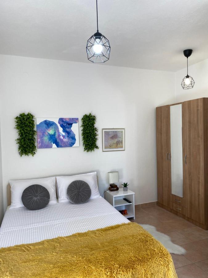 Apartment Sara โตรกีร์ ภายนอก รูปภาพ