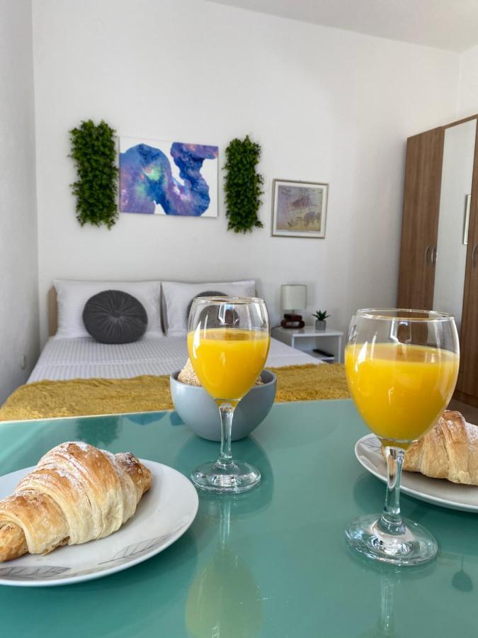 Apartment Sara โตรกีร์ ภายนอก รูปภาพ