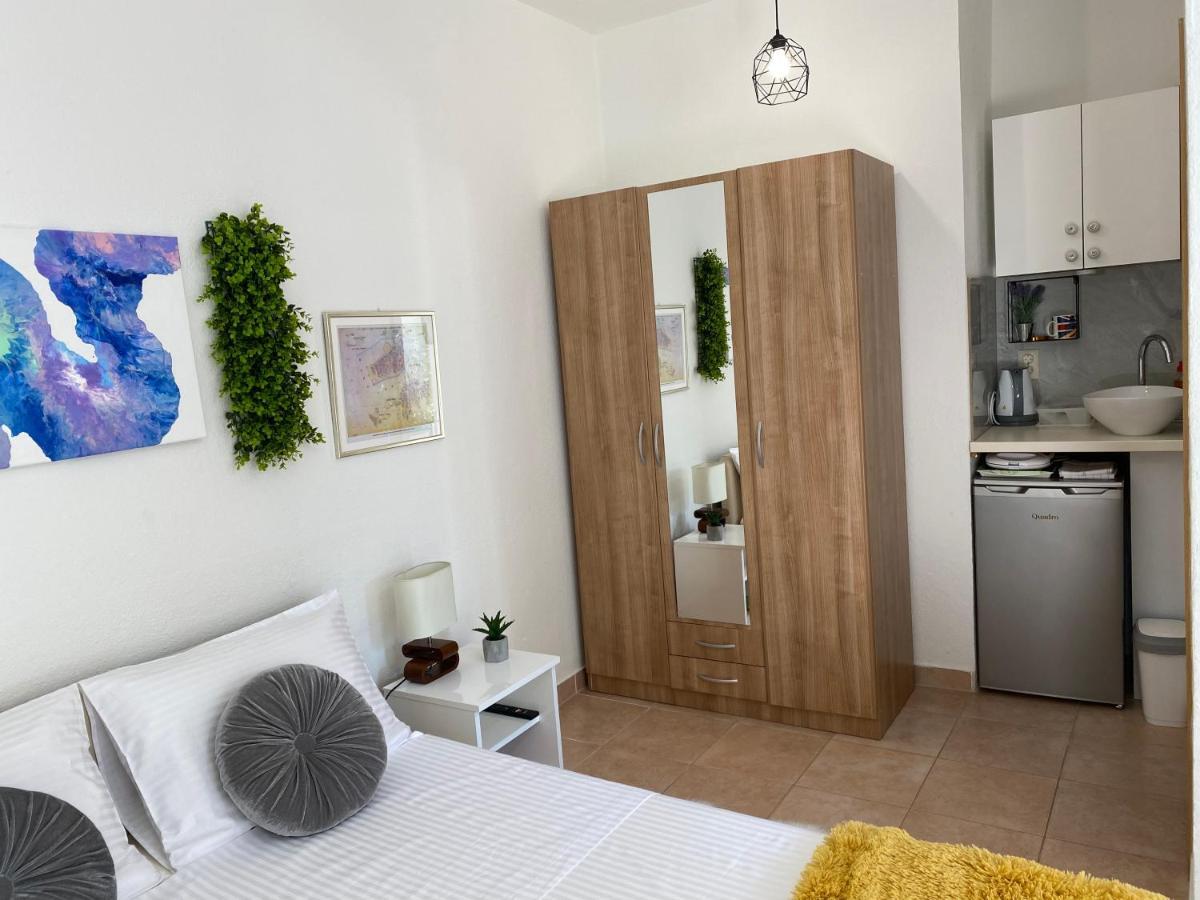 Apartment Sara โตรกีร์ ภายนอก รูปภาพ