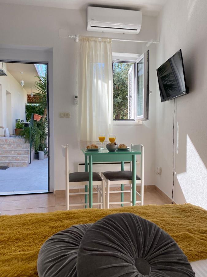 Apartment Sara โตรกีร์ ภายนอก รูปภาพ