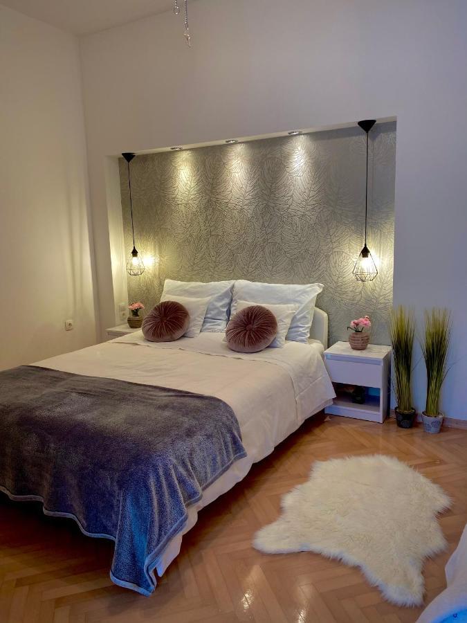 Apartment Sara โตรกีร์ ภายนอก รูปภาพ