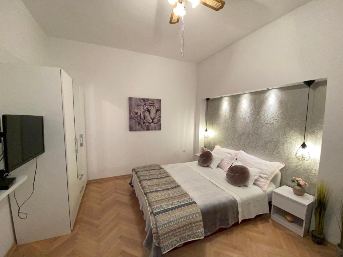 Apartment Sara โตรกีร์ ภายนอก รูปภาพ