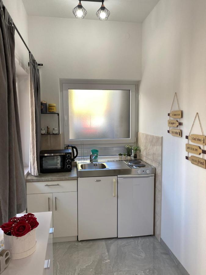 Apartment Sara โตรกีร์ ภายนอก รูปภาพ