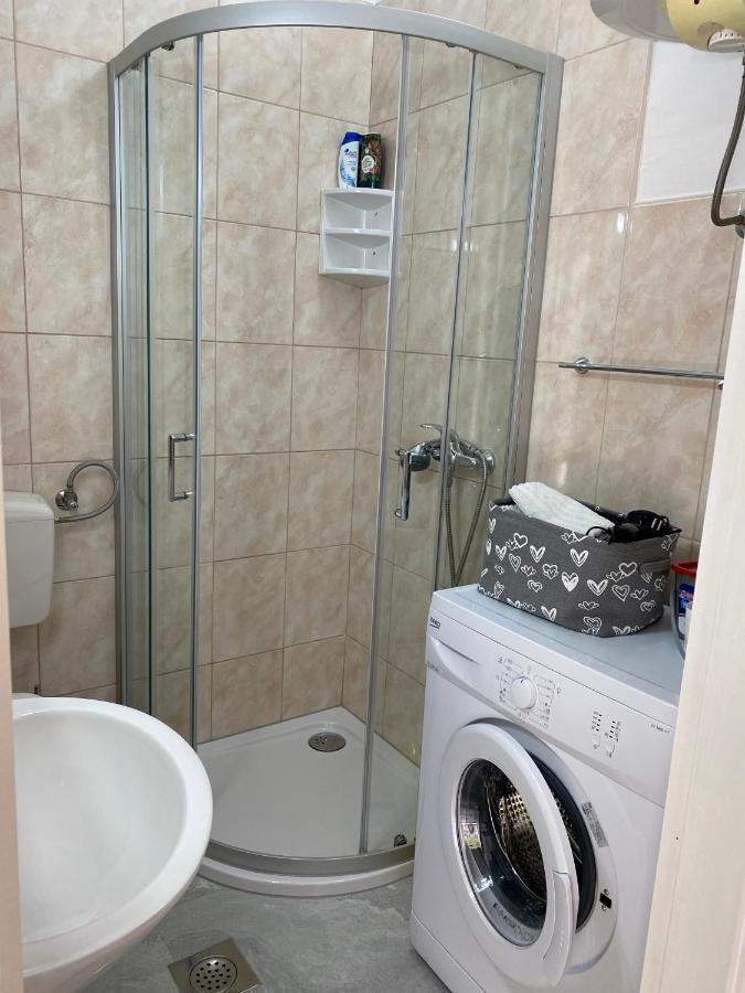 Apartment Sara โตรกีร์ ภายนอก รูปภาพ