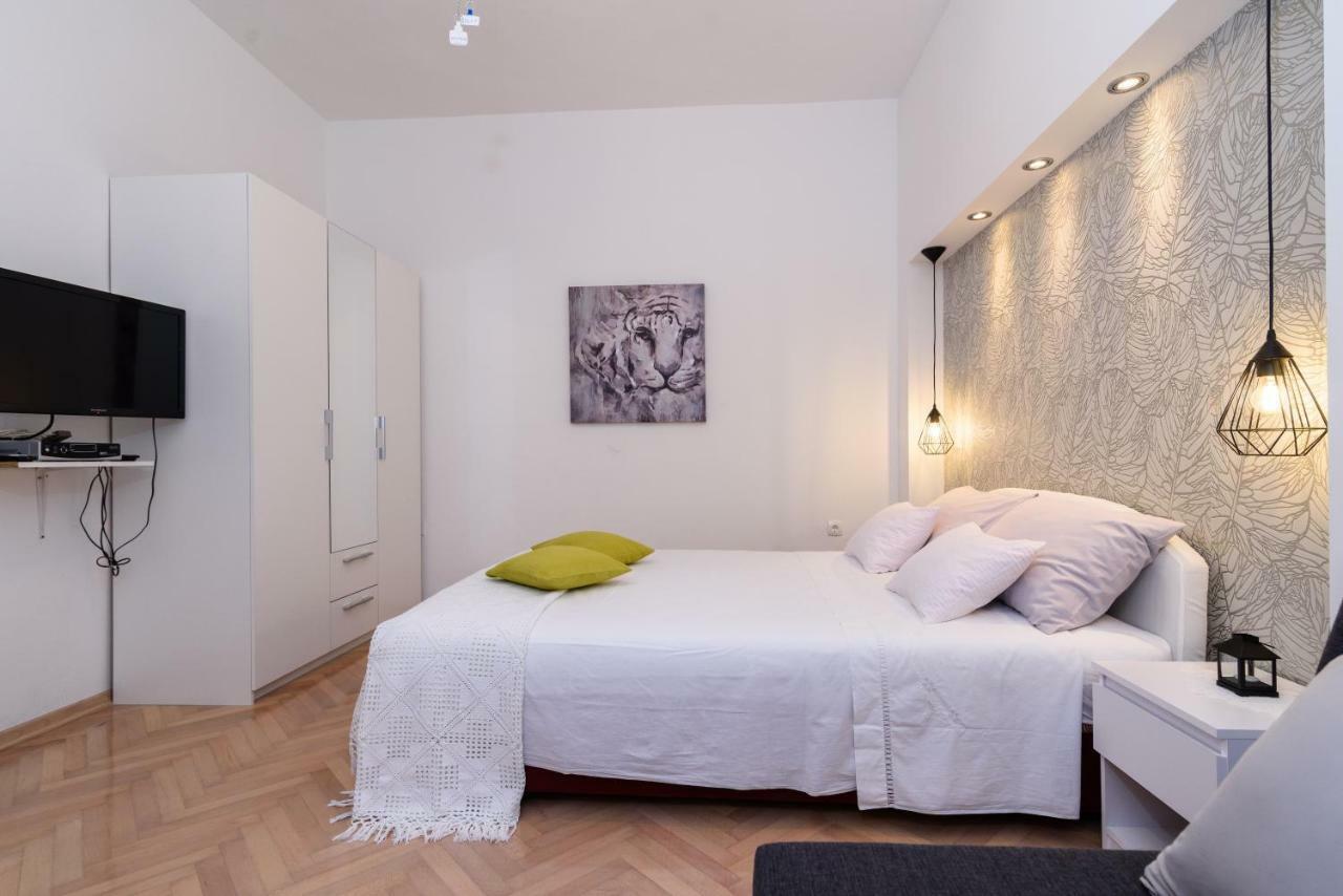 Apartment Sara โตรกีร์ ภายนอก รูปภาพ